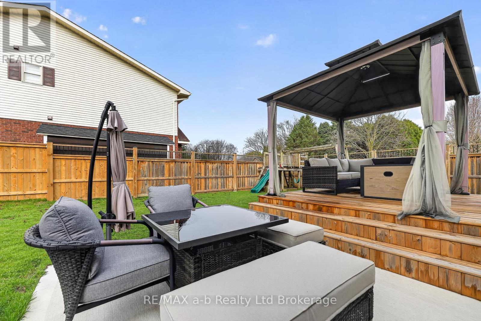 346 Riverview Drive, Strathroy-Caradoc (Ne), Ontario  N7G 4B7 - Photo 33 - X13018228