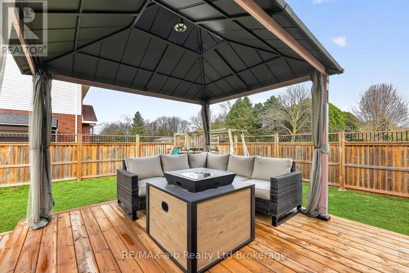 346 Riverview Drive, Strathroy-Caradoc (Ne), Ontario  N7G 4B7 - Photo 34 - X13018228