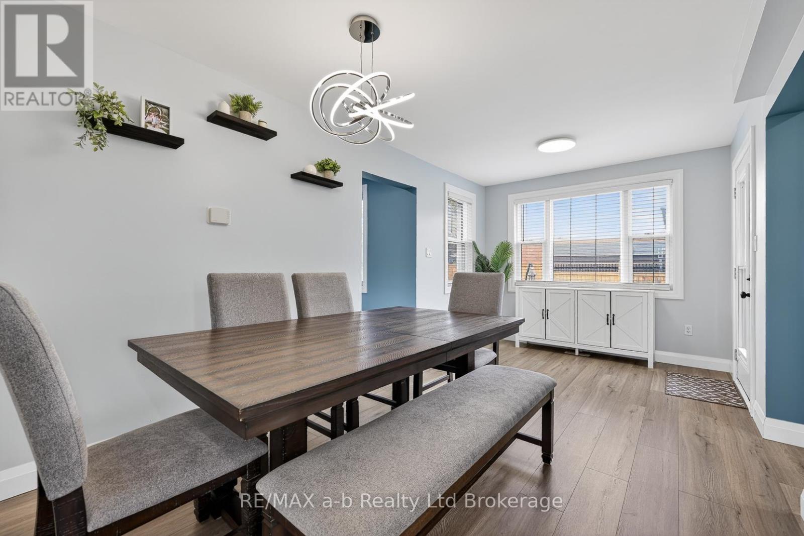 346 Riverview Drive, Strathroy-Caradoc (Ne), Ontario  N7G 4B7 - Photo 6 - X13018228