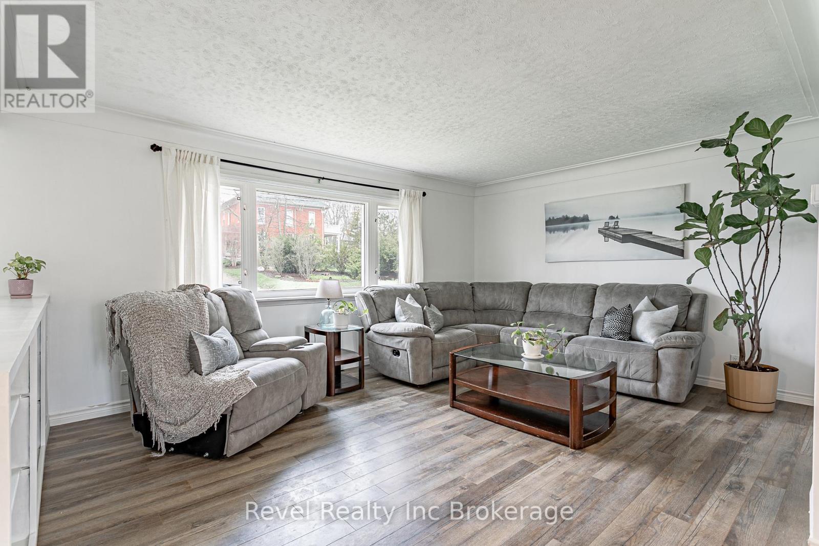 19 Dufferin Street, Ingersoll (Ingersoll - South), Ontario  N5C 2E5 - Photo 5 - X13019780