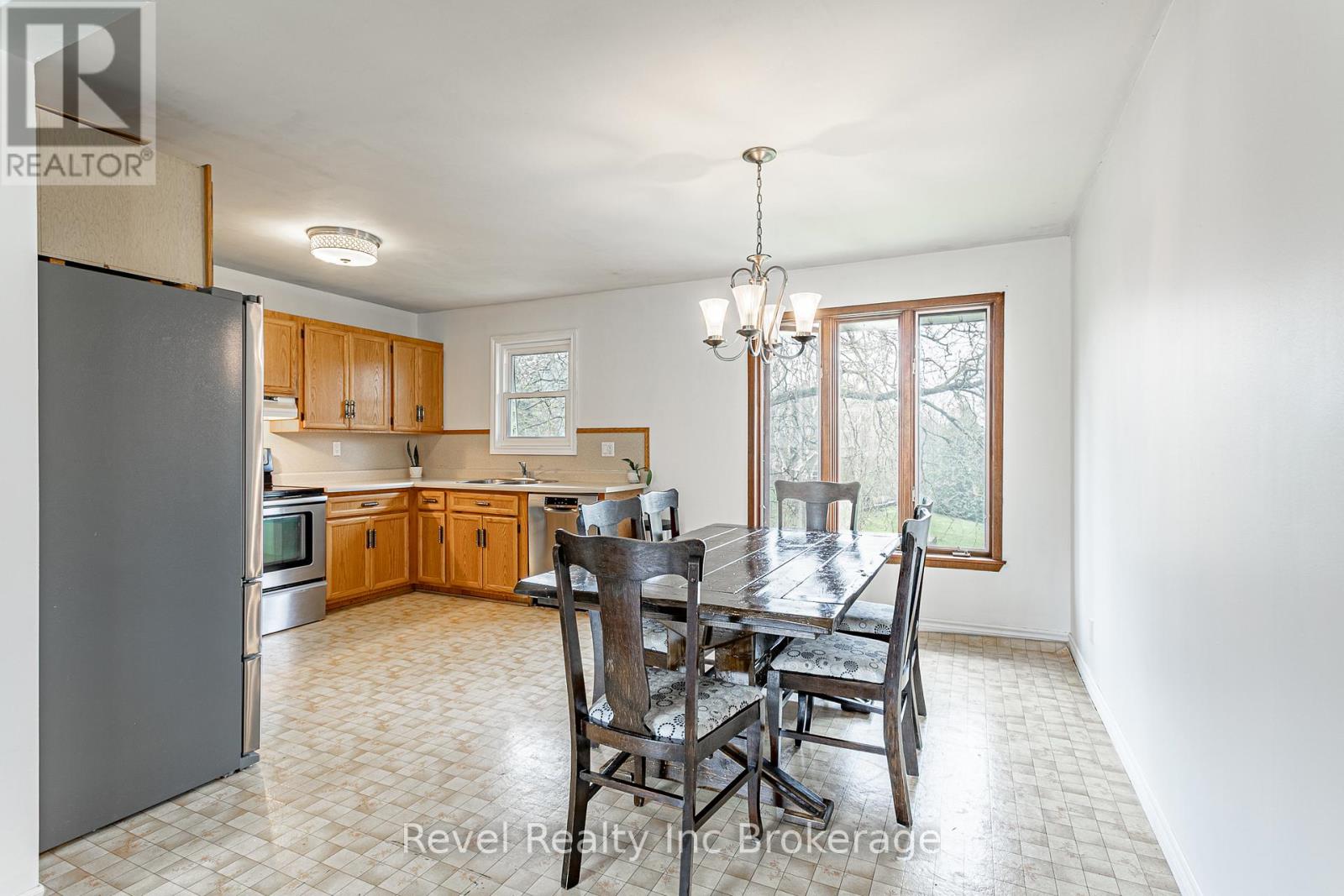 19 Dufferin Street, Ingersoll (Ingersoll - South), Ontario  N5C 2E5 - Photo 7 - X13019780