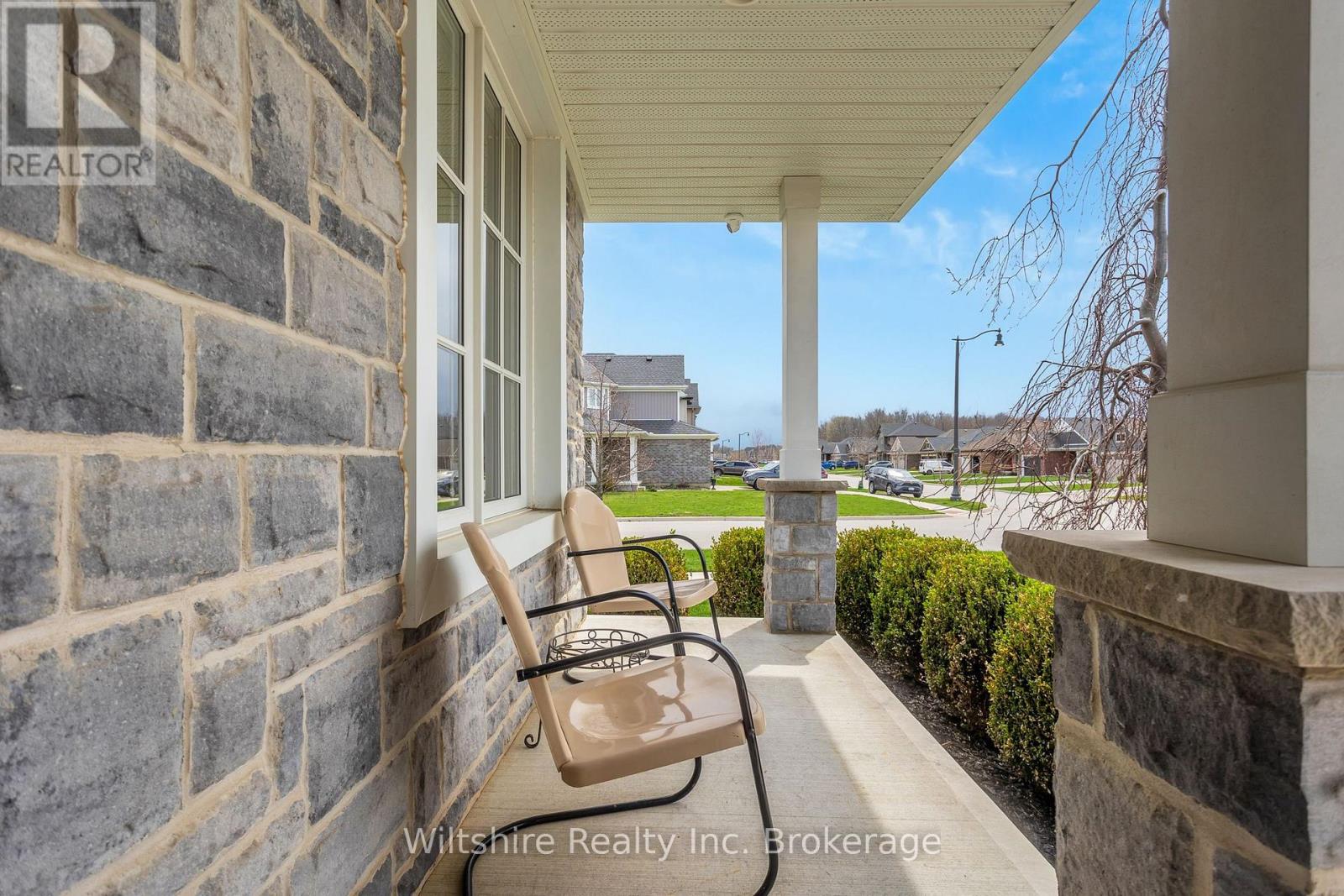 1 Honey Bend, St. Thomas, Ontario  N5P 3S6 - Photo 2 - X13022952