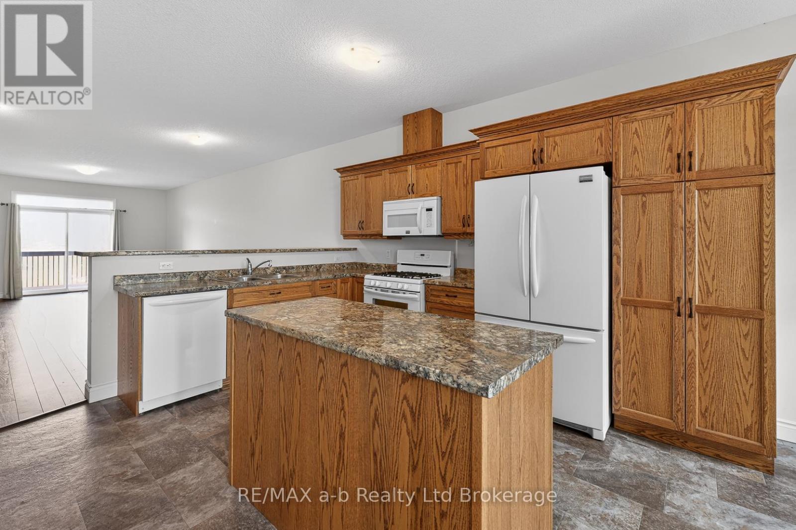 111 King Street East, Unit 14 Street, Ingersoll (Ingersoll - South), Ontario  N5C 1G8 - Photo 2 - X13024508