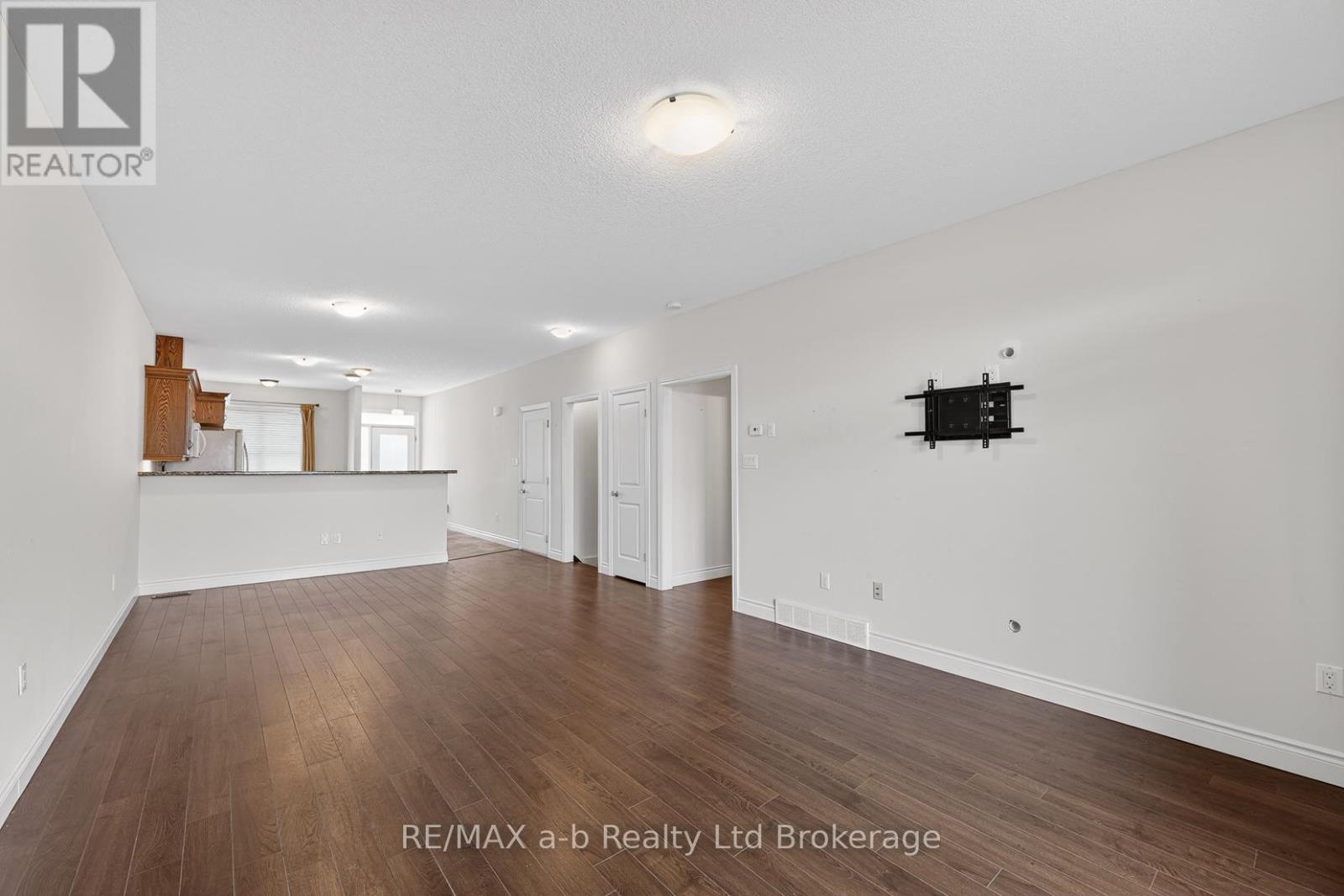 111 King Street East, Unit 14 Street, Ingersoll (Ingersoll - South), Ontario  N5C 1G8 - Photo 7 - X13024508