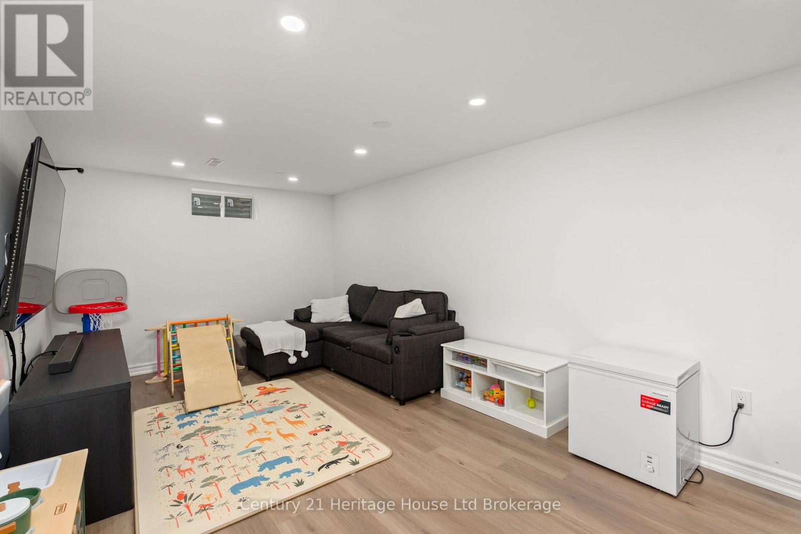 9 San Vito Way, Toronto (Glenfield-Jane Heights), Ontario  M3L 2G7 - Photo 23 - W13025582