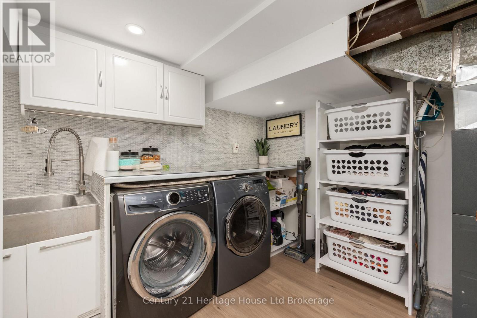 9 San Vito Way, Toronto (Glenfield-Jane Heights), Ontario  M3L 2G7 - Photo 25 - W13025582