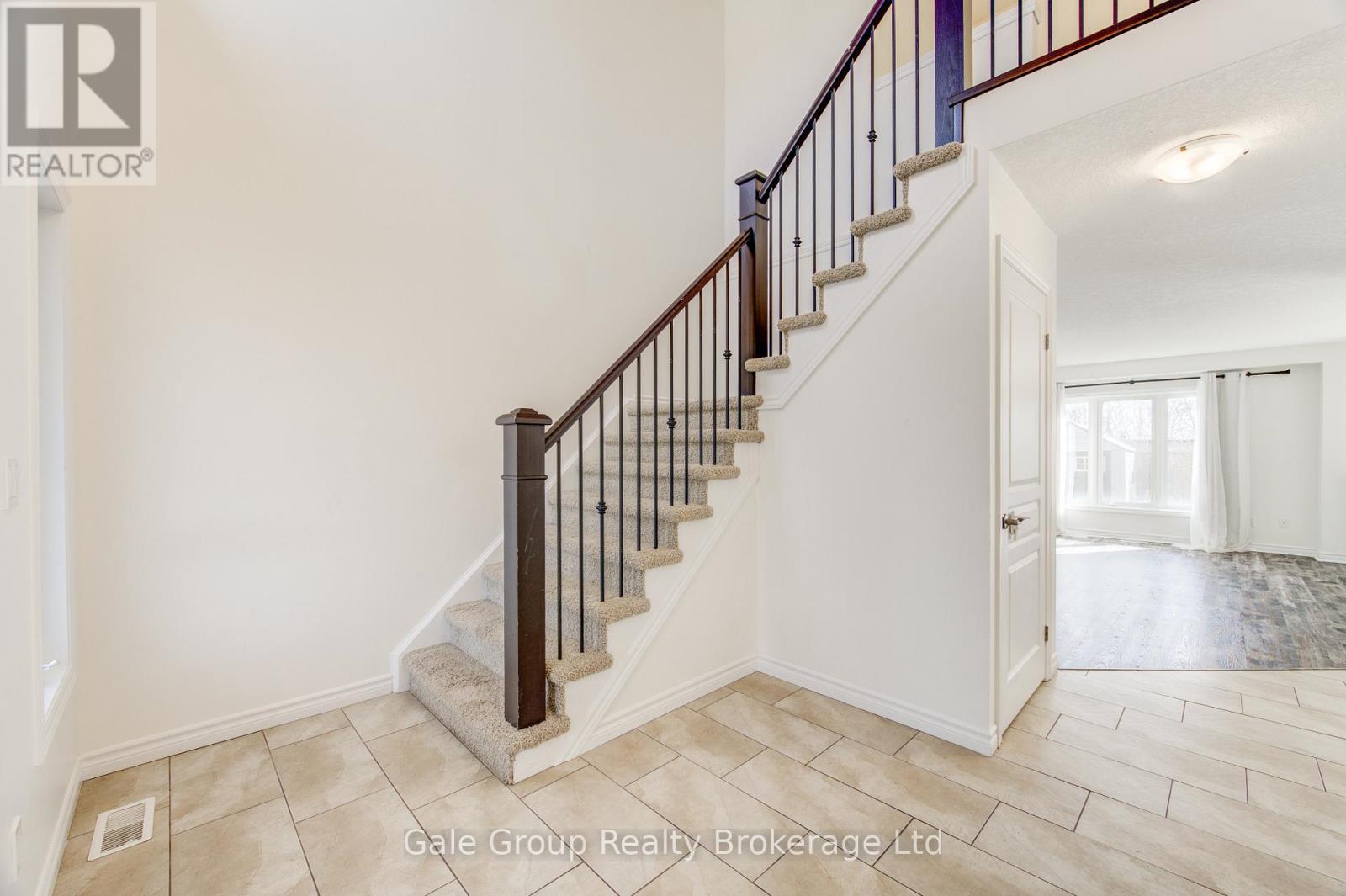 403 Champlain Avenue, Woodstock (Woodstock - South), Ontario  N4V 0B3 - Photo 2 - X13028886