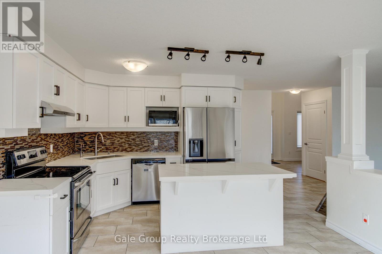 403 Champlain Avenue, Woodstock (Woodstock - South), Ontario  N4V 0B3 - Photo 6 - X13028886