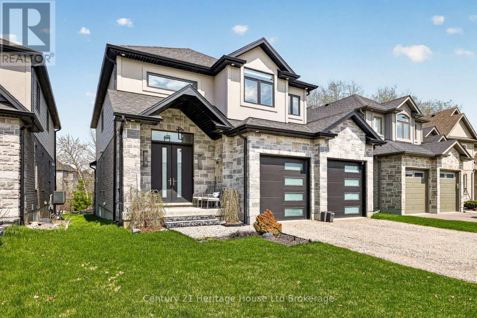 349 Masters Drive, Woodstock (Woodstock - North), Ontario  N4T 0L2 - Photo 3 - X13031590