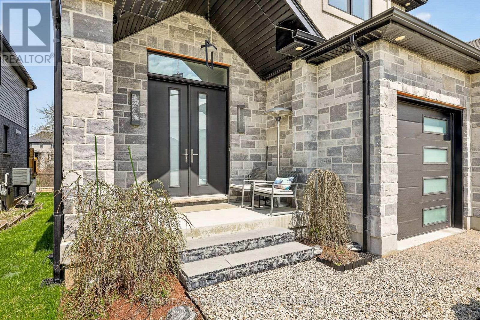 349 Masters Drive, Woodstock (Woodstock - North), Ontario  N4T 0L2 - Photo 4 - X13031590