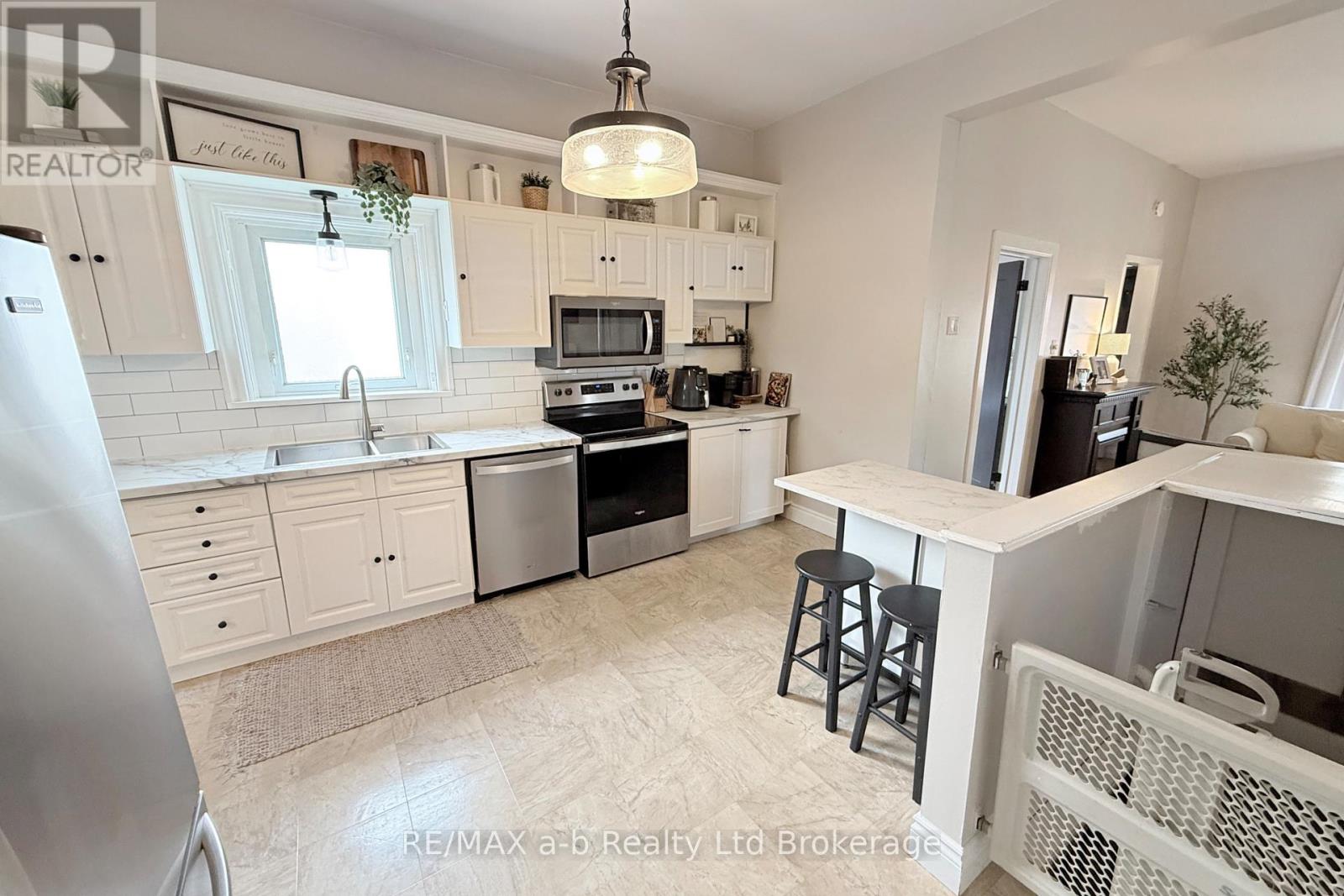 688 Henry Street, Woodstock (Woodstock - South), Ontario  N4S 1Y3 - Photo 12 - X13032432