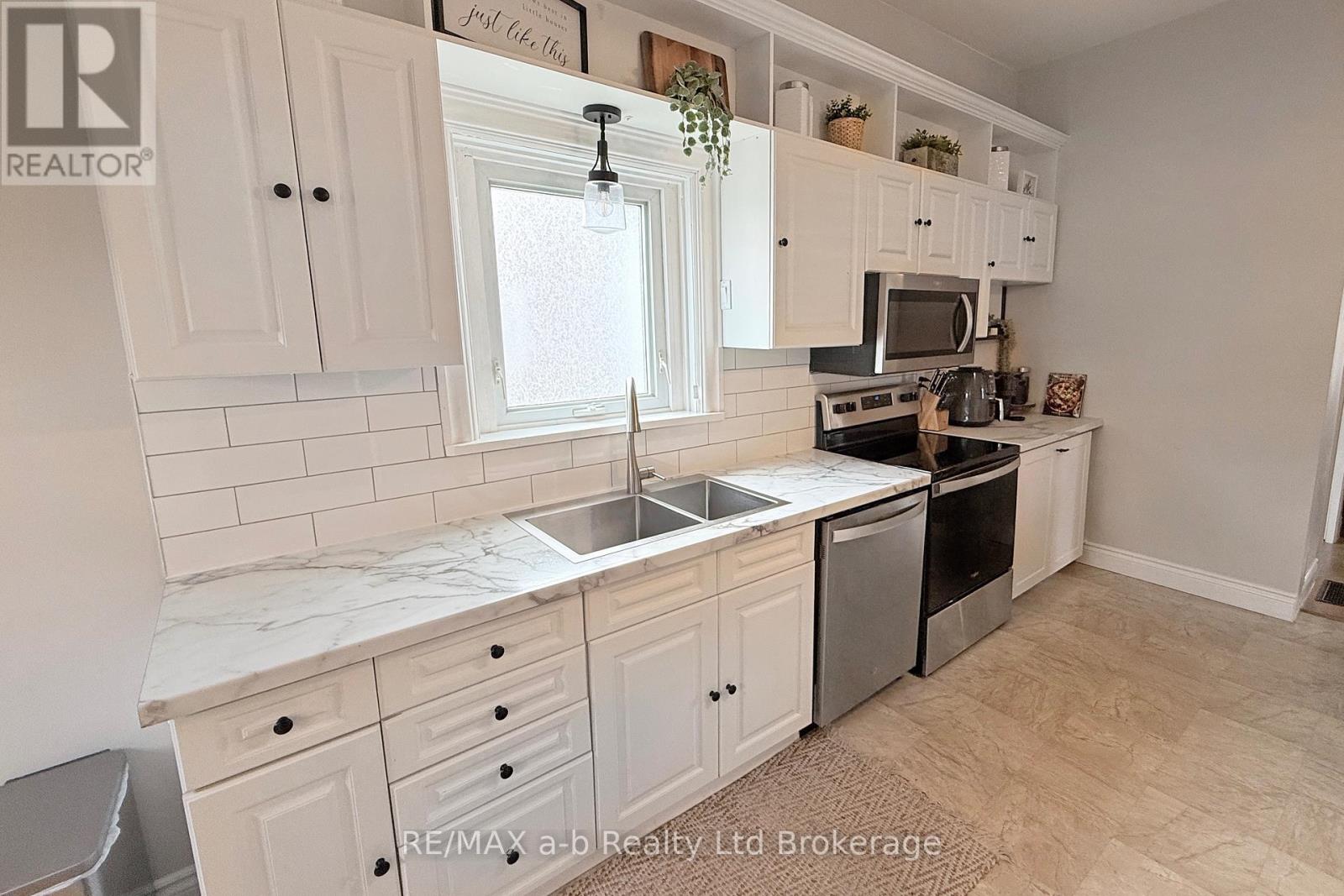 688 Henry Street, Woodstock (Woodstock - South), Ontario  N4S 1Y3 - Photo 13 - X13032432