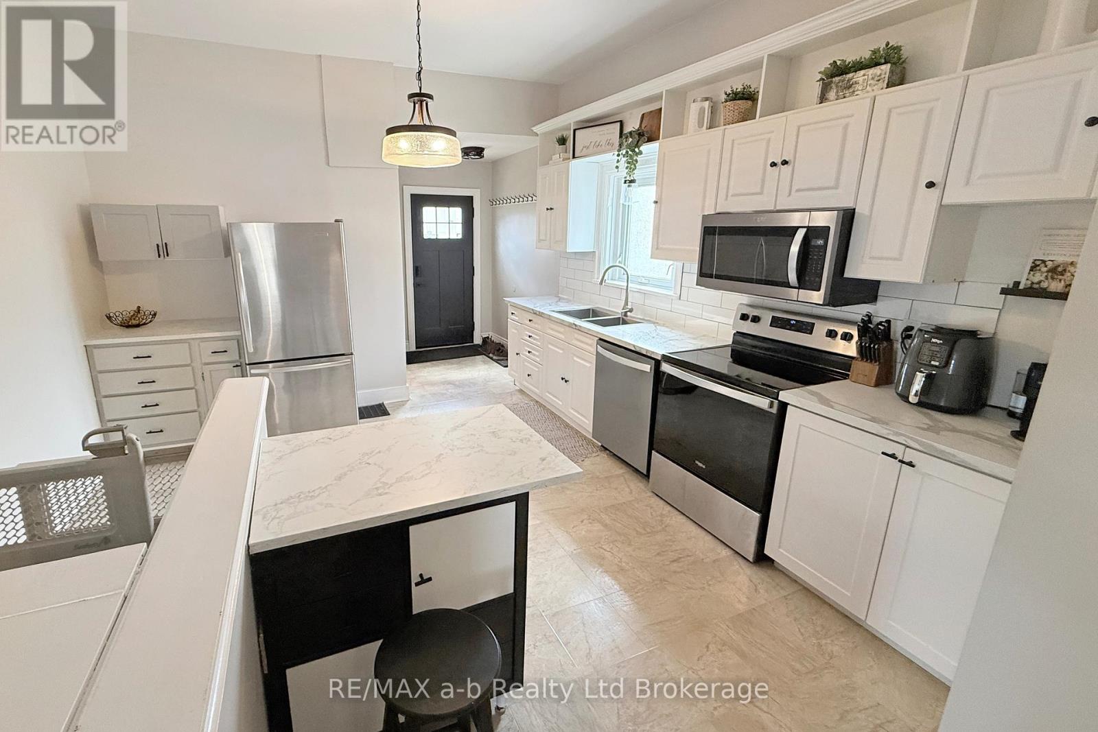 688 Henry Street, Woodstock (Woodstock - South), Ontario  N4S 1Y3 - Photo 16 - X13032432
