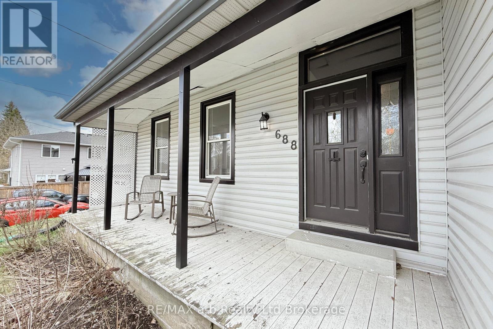 688 Henry Street, Woodstock (Woodstock - South), Ontario  N4S 1Y3 - Photo 4 - X13032432