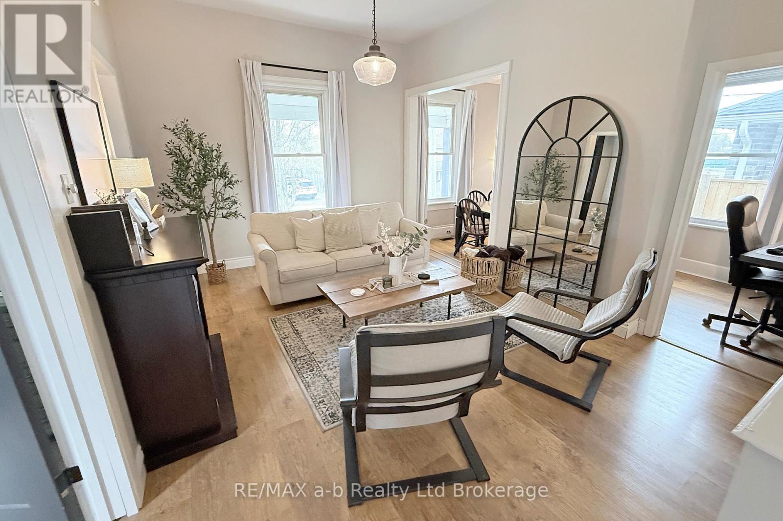 688 Henry Street, Woodstock (Woodstock - South), Ontario  N4S 1Y3 - Photo 7 - X13032432
