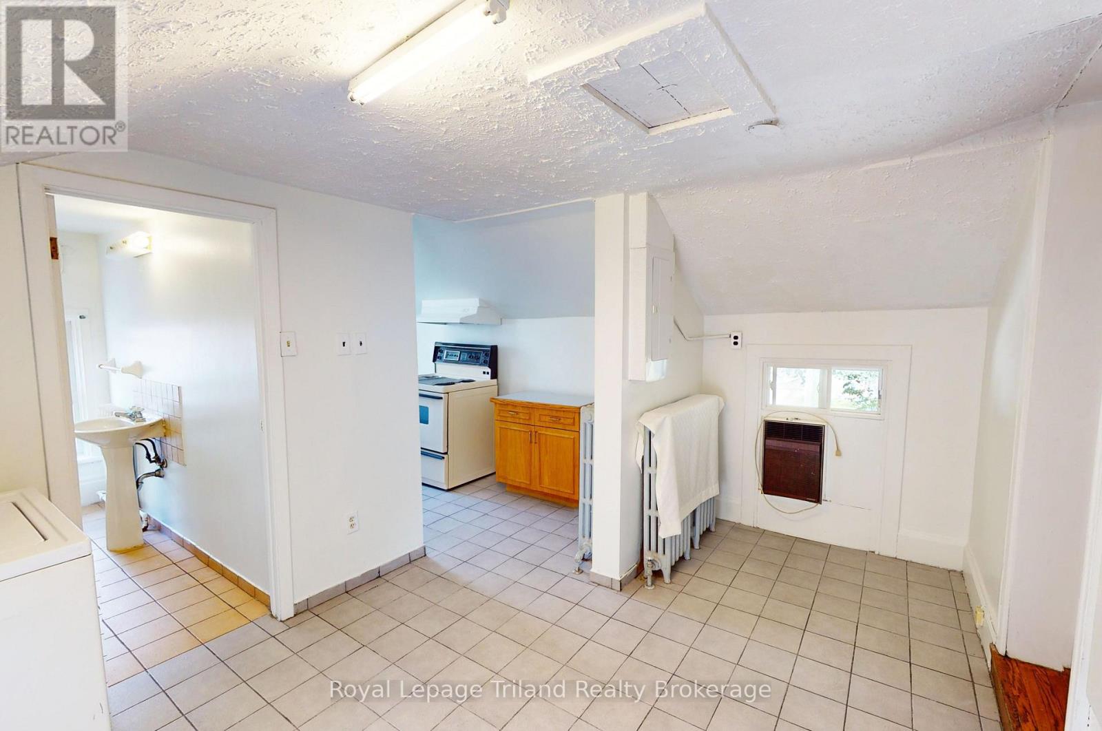 Upper - 1bed - 52 Wellington Street S, Woodstock (Woodstock - South), Ontario  N4S 3H6 - Photo 5 - X13038860