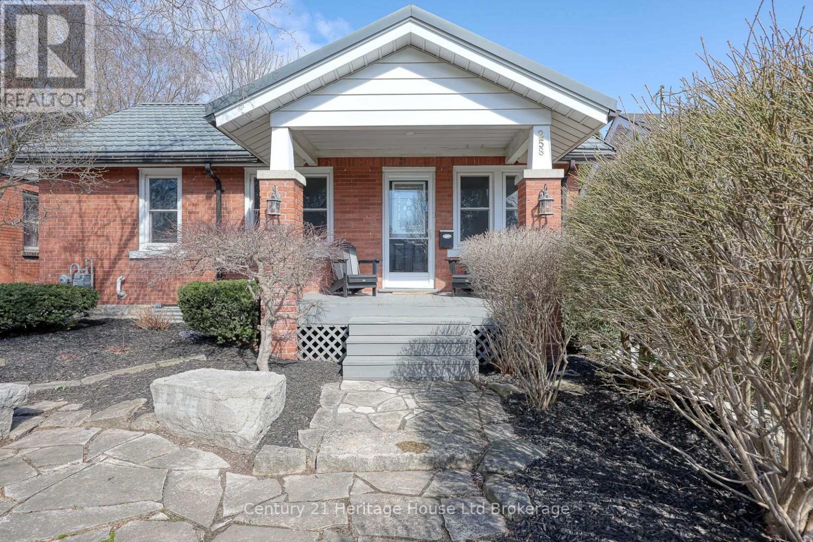 258 Graham Street, Woodstock (Woodstock - North), Ontario  N4S 6K7 - Photo 2 - X13063076