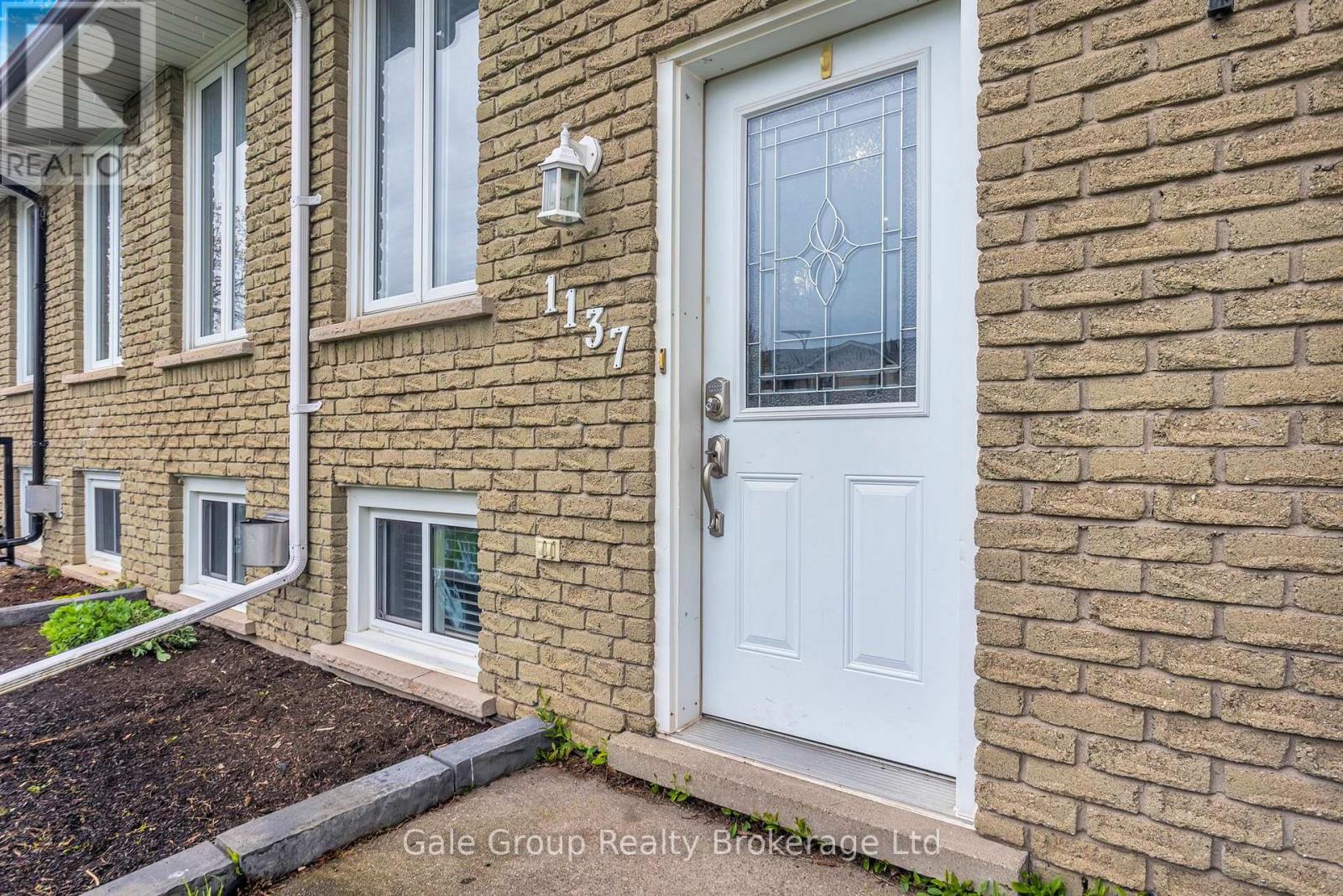 1137 Pearson Drive, Woodstock (Woodstock - North), Ontario  N4S 8J4 - Photo 2 - X13067680