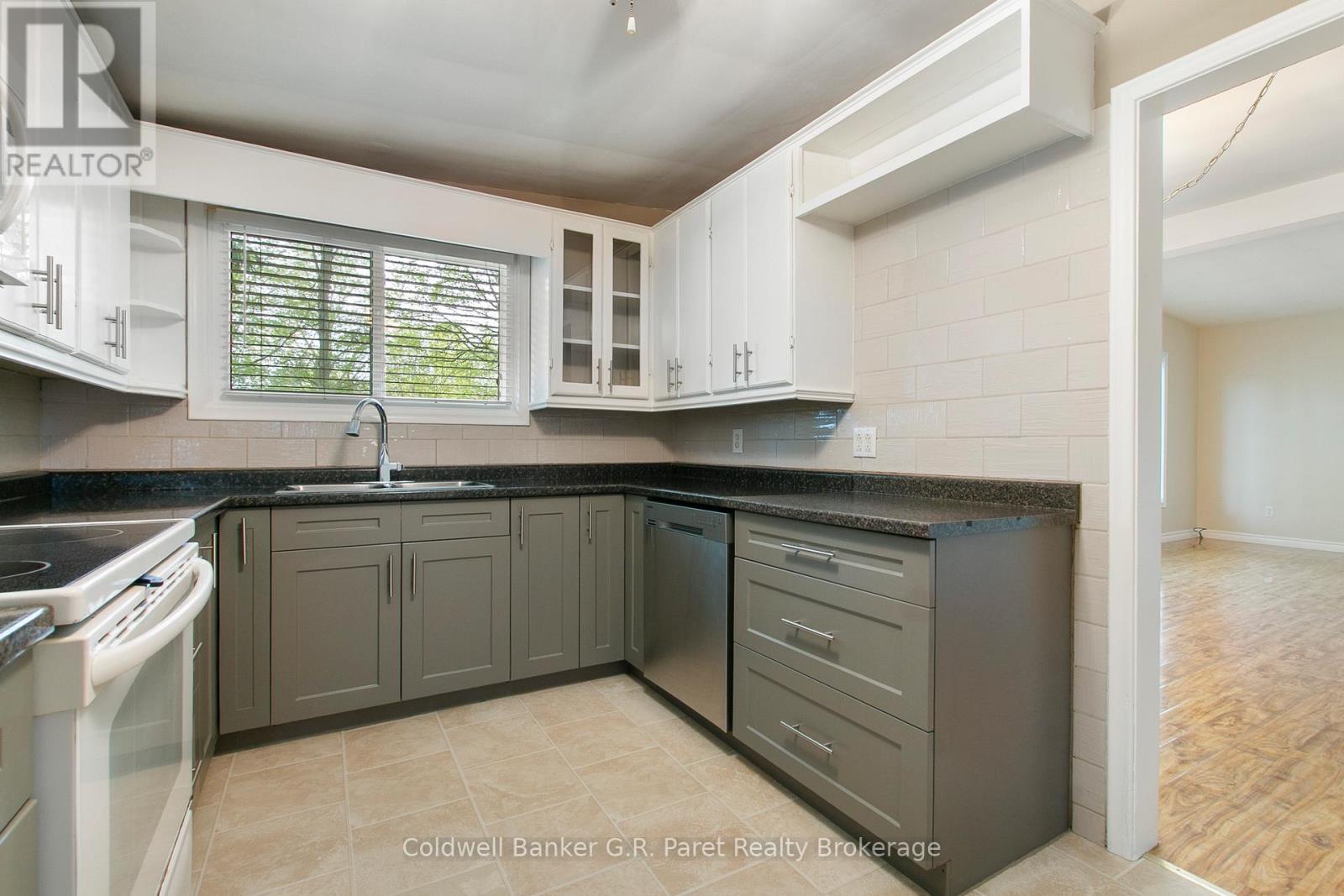 105 Queen Street, Tillsonburg, Ontario  N4G 3H4 - Photo 6 - X13070774