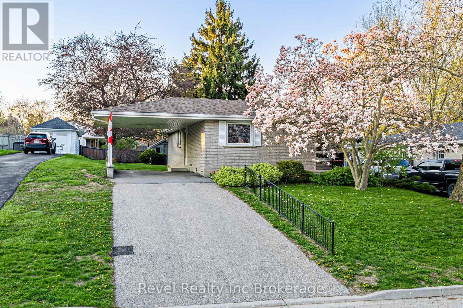311 Tunis Street, Ingersoll (Ingersoll - South), Ontario  N5C 1W9 - Photo 2 - X13081502
