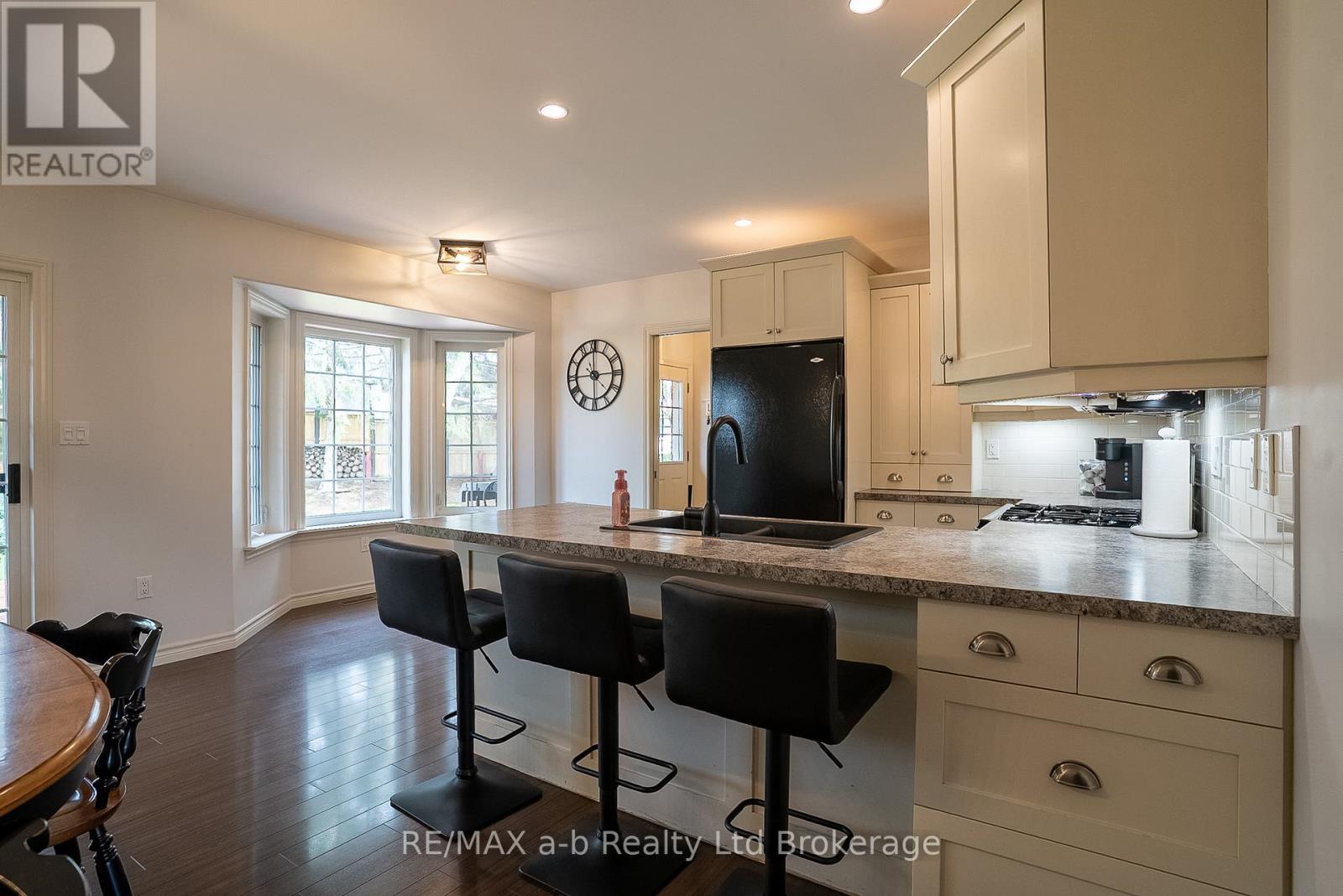 4 Otterview Drive, Norwich (Otterville), Ontario  N0J 1R0 - Photo 14 - X13112344