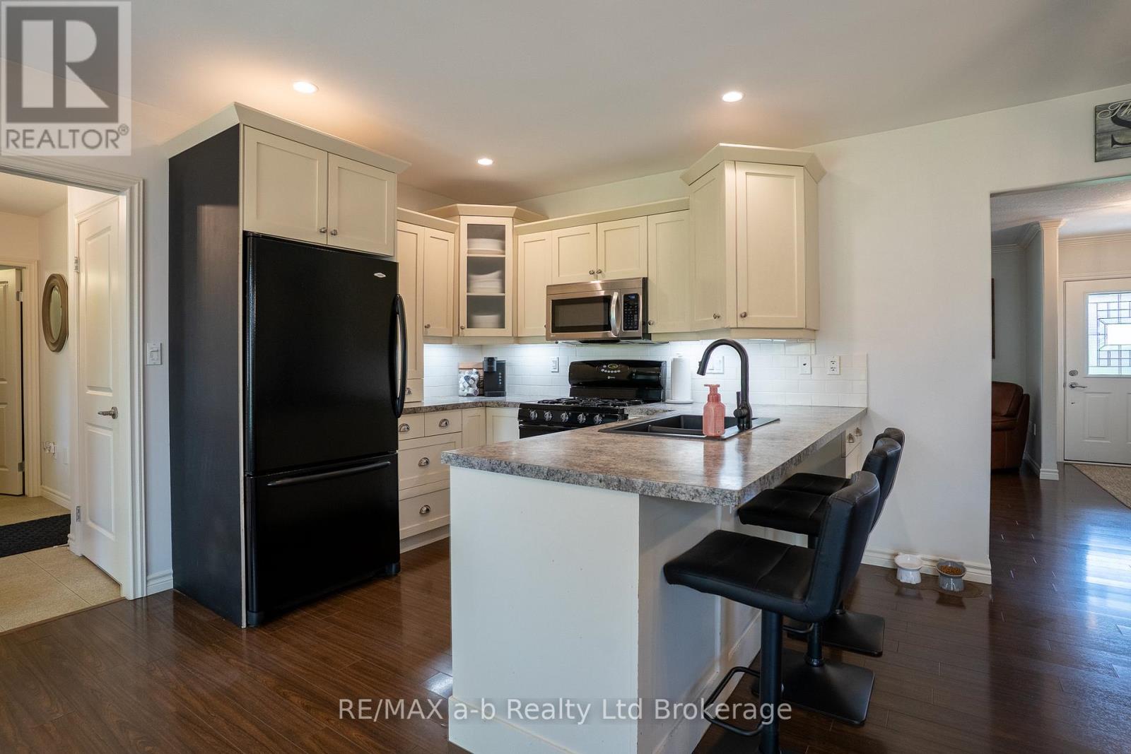 4 Otterview Drive, Norwich (Otterville), Ontario  N0J 1R0 - Photo 15 - X13112344