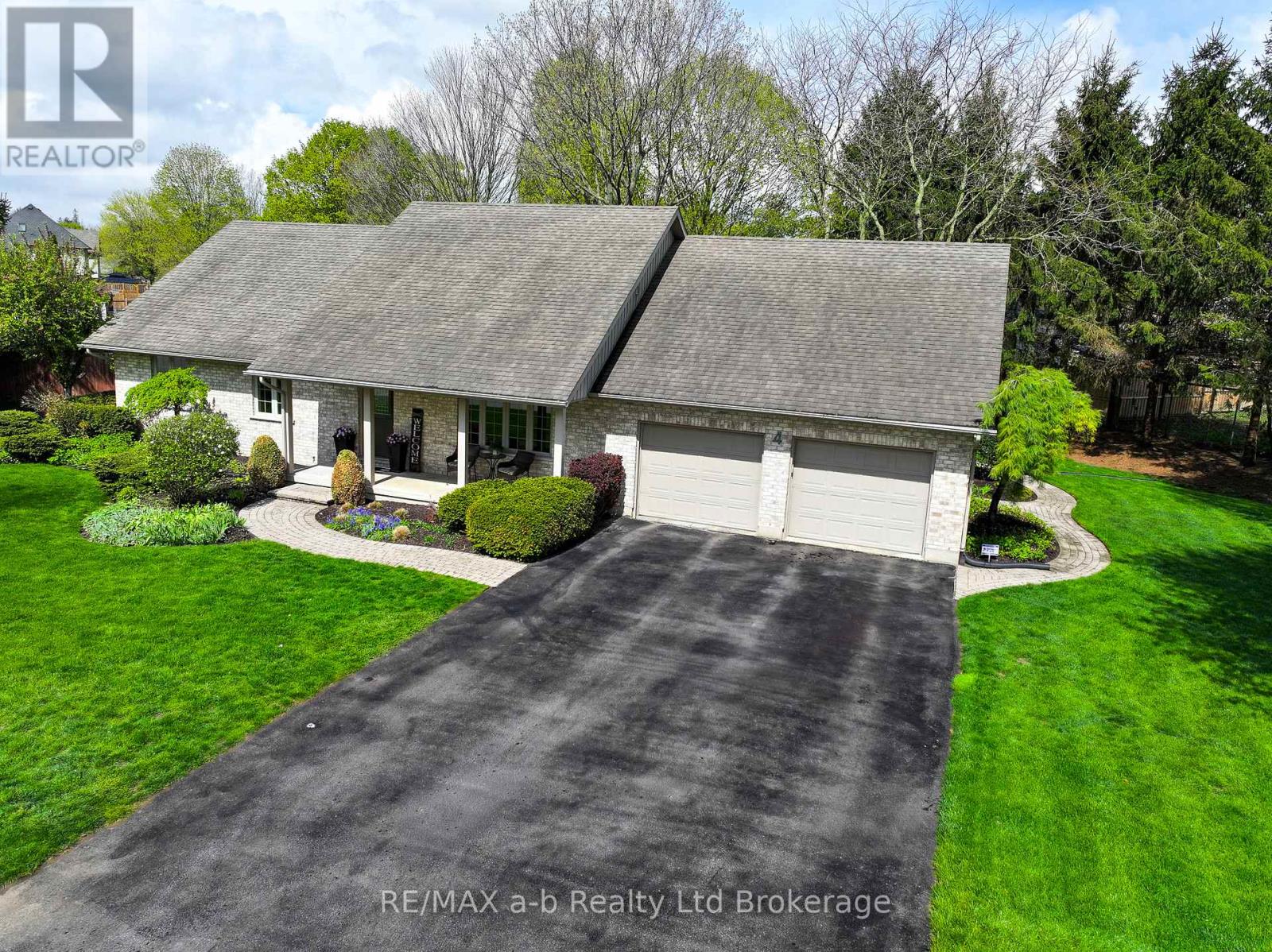 4 Otterview Drive, Norwich (Otterville), Ontario  N0J 1R0 - Photo 2 - X13112344