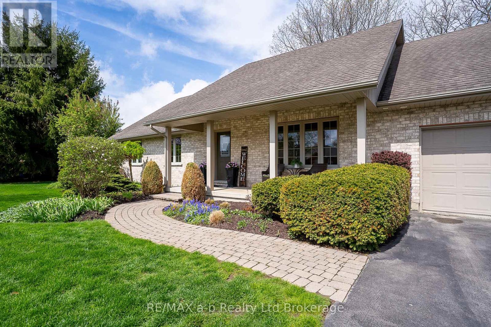 4 Otterview Drive, Norwich (Otterville), Ontario  N0J 1R0 - Photo 3 - X13112344