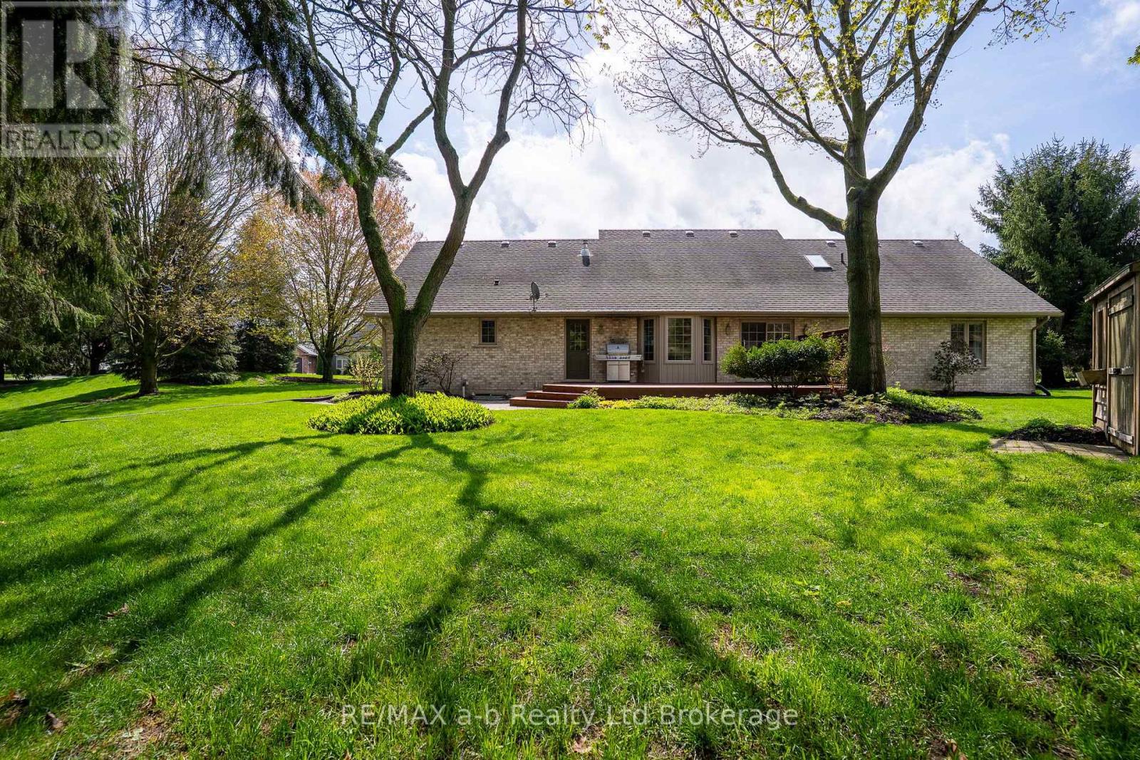 4 Otterview Drive, Norwich (Otterville), Ontario  N0J 1R0 - Photo 5 - X13112344