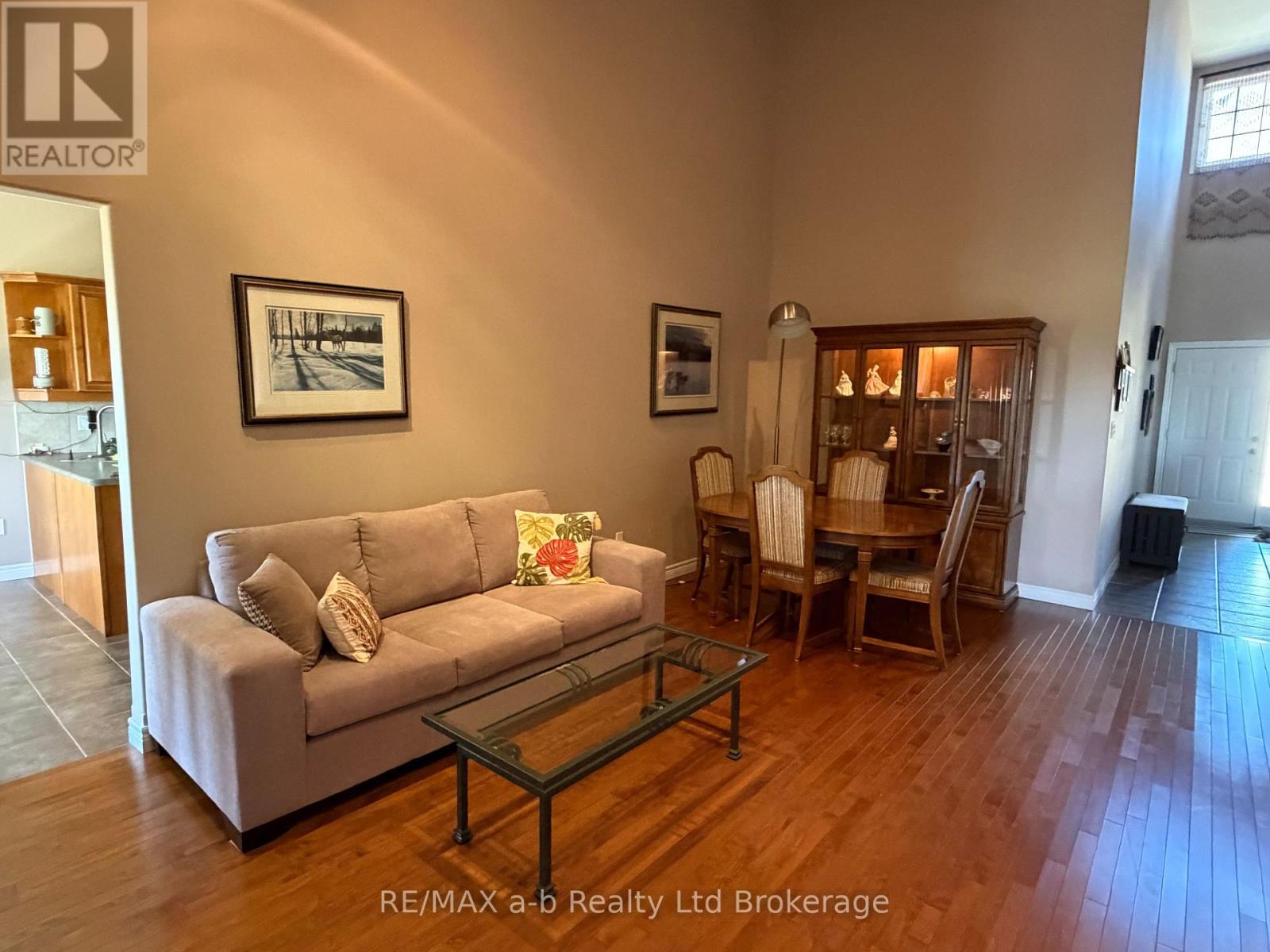 717 Garden Court Crescent, Woodstock (Woodstock - North), Ontario  N4T 0A2 - Photo 5 - X13114290
