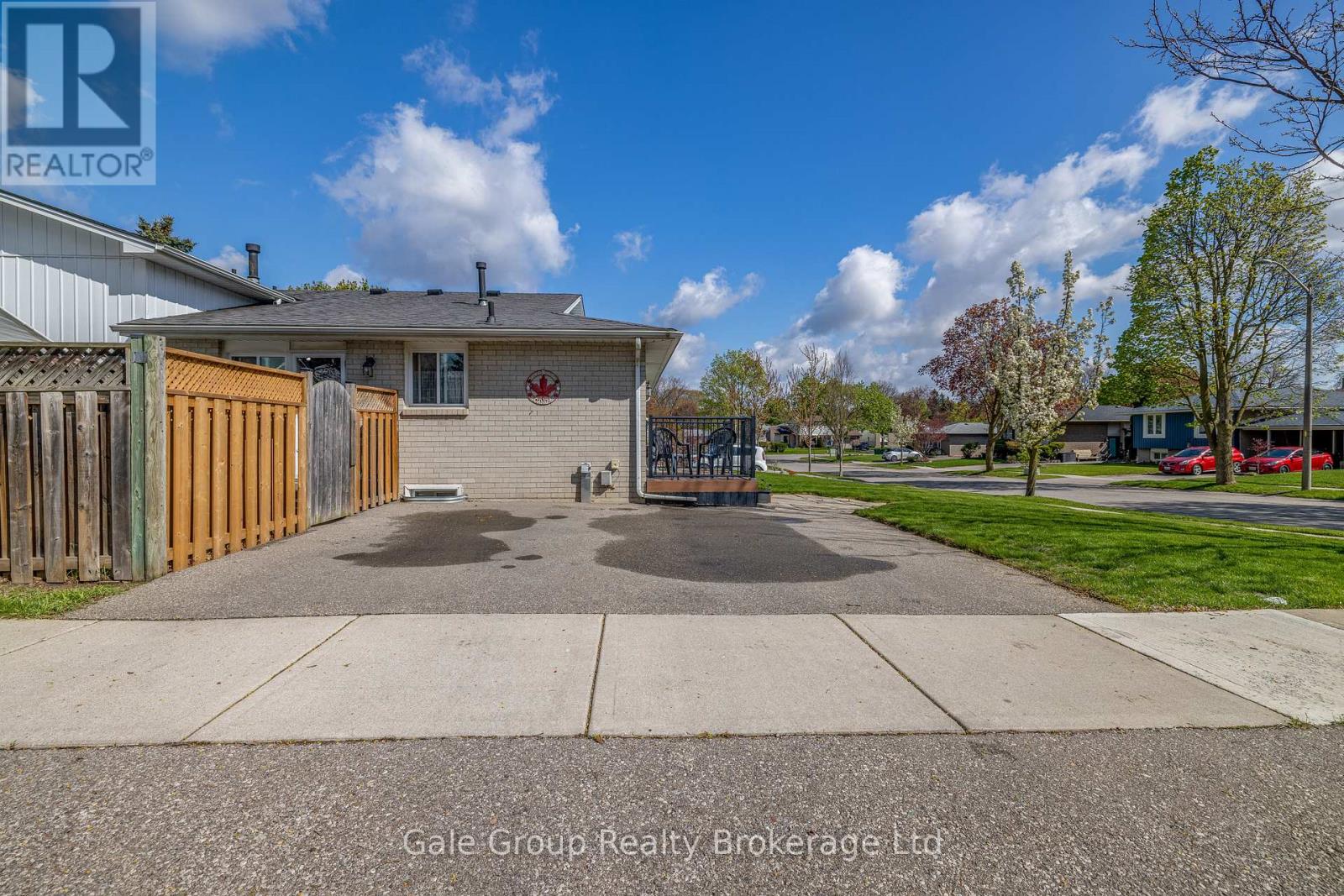 33 Inverness Street, Brantford, Ontario  N3V 1A9 - Photo 3 - X13124652