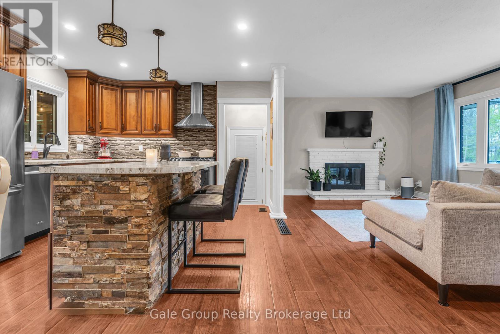 9 Strathcona Drive, London East (East O), Ontario  N5W 1P7 - Photo 5 - X13126194