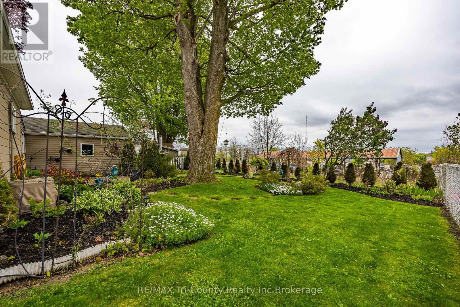 23 Pine Street, Tillsonburg, Ontario  N4G 1L5 - Photo 6 - X13129680