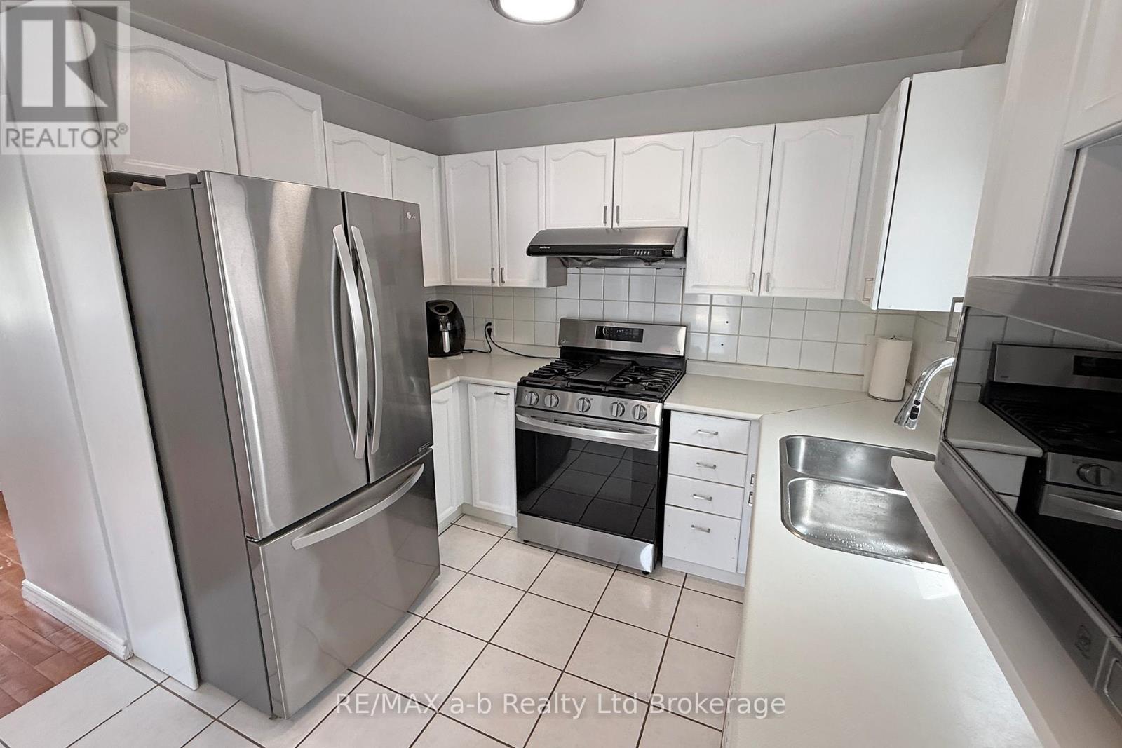 169 Diefenbaker Drive, Woodstock (Woodstock - North), Ontario  N4S 8V7 - Photo 16 - X13165448