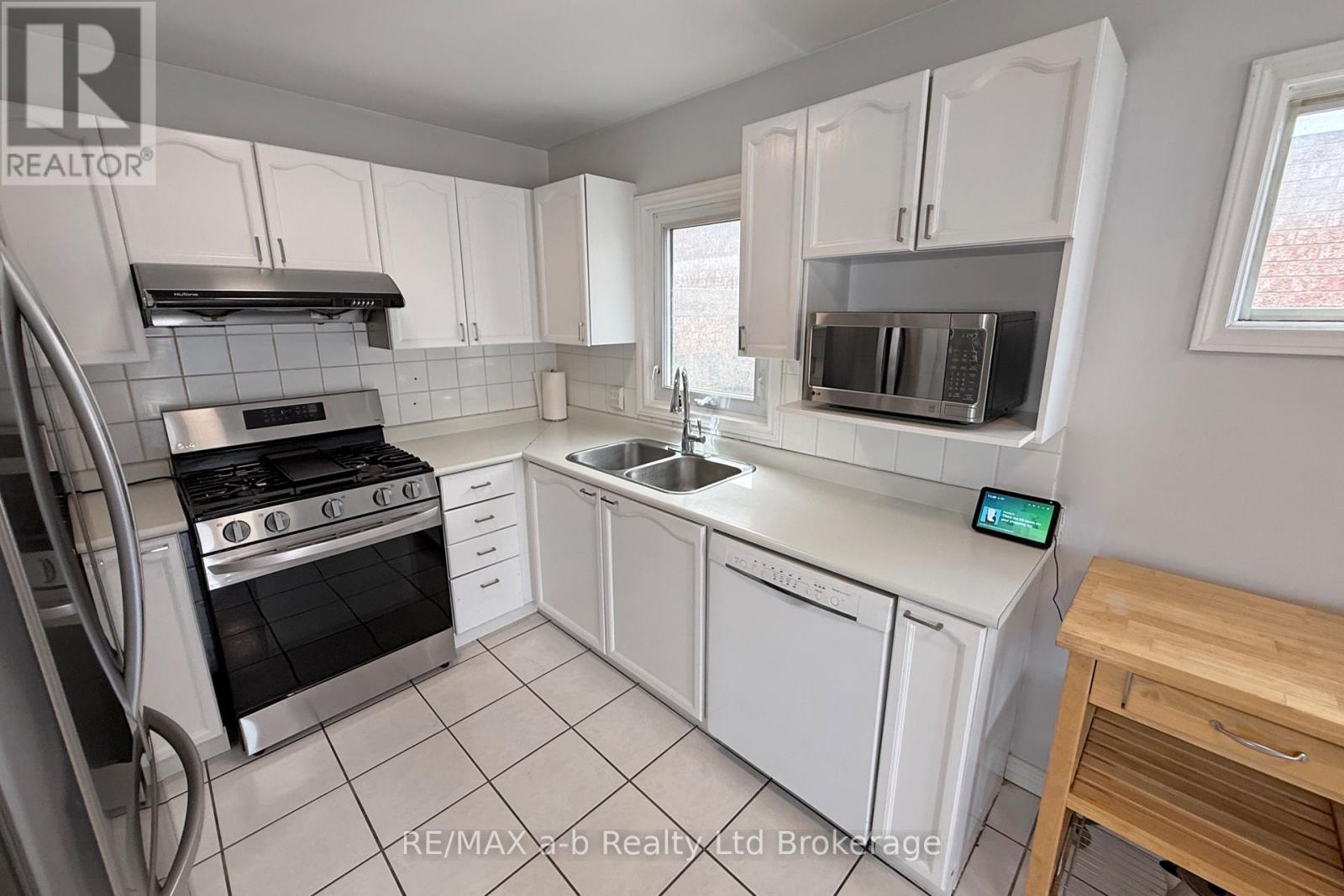 169 Diefenbaker Drive, Woodstock (Woodstock - North), Ontario  N4S 8V7 - Photo 17 - X13165448