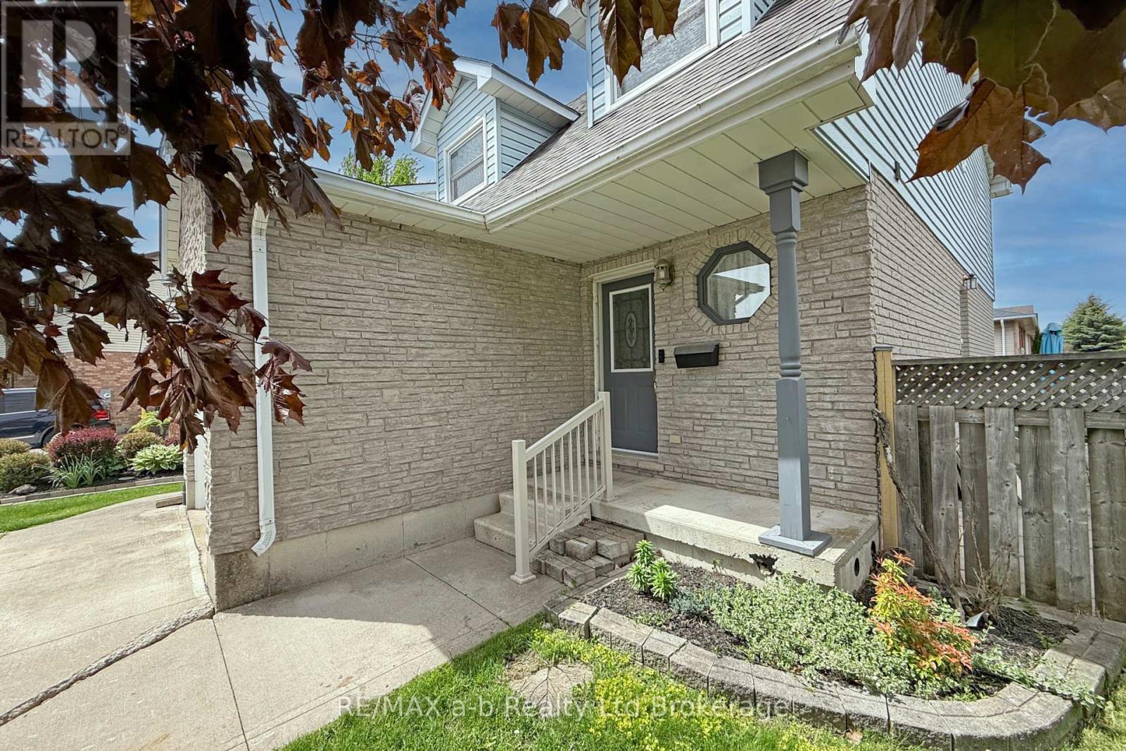 169 Diefenbaker Drive, Woodstock (Woodstock - North), Ontario  N4S 8V7 - Photo 8 - X13165448