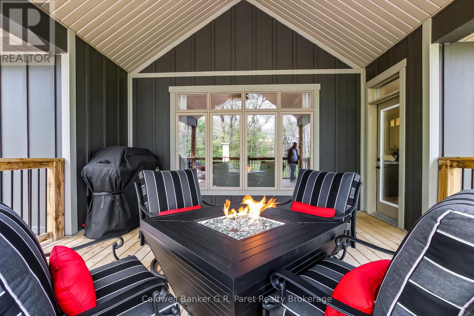 10151 Pinery Bluffs Road, Lambton Shores (Grand Bend), Ontario  N0M 1T0 - Photo 42 - X13174336