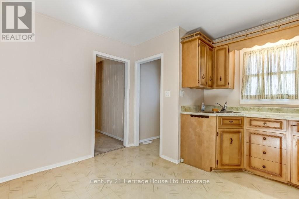 348 Parkinson Road, Woodstock (Woodstock - South), Ontario  N4S 2N6 - Photo 6 - X13176900