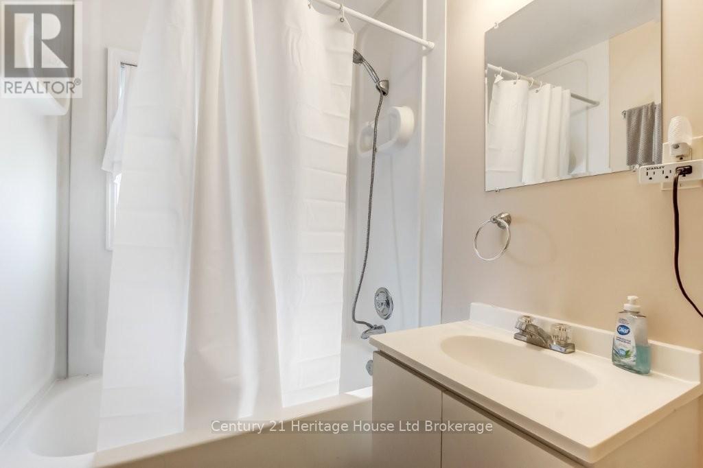 348 Parkinson Road, Woodstock (Woodstock - South), Ontario  N4S 2N6 - Photo 8 - X13176900