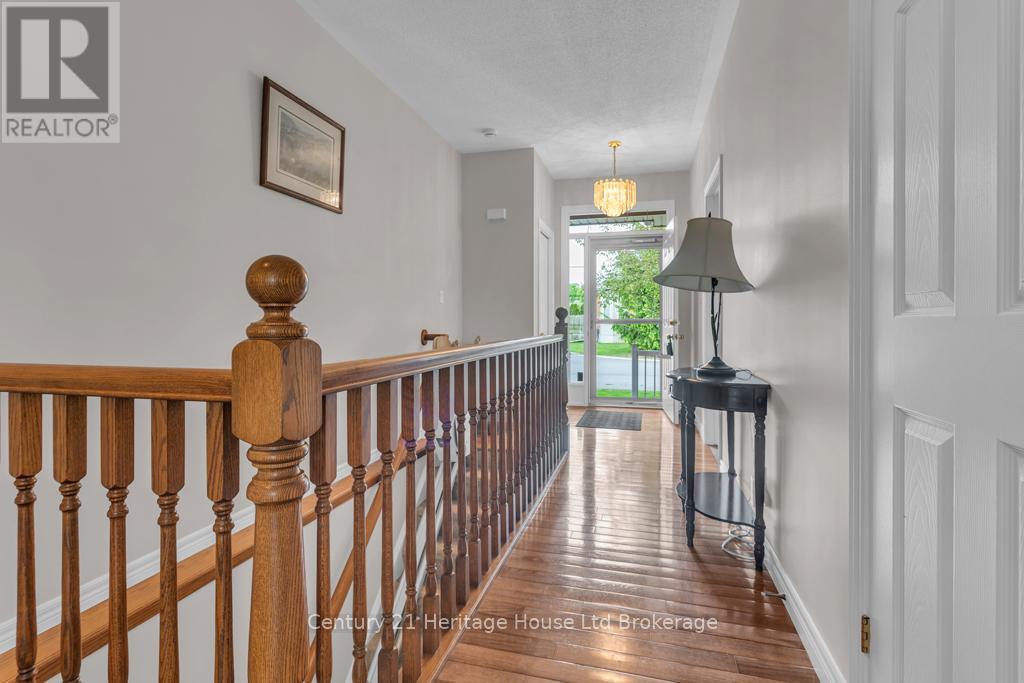 137 Ferguson Drive, Woodstock (Woodstock - South), Ontario  N4V 1H4 - Photo 2 - X13188392