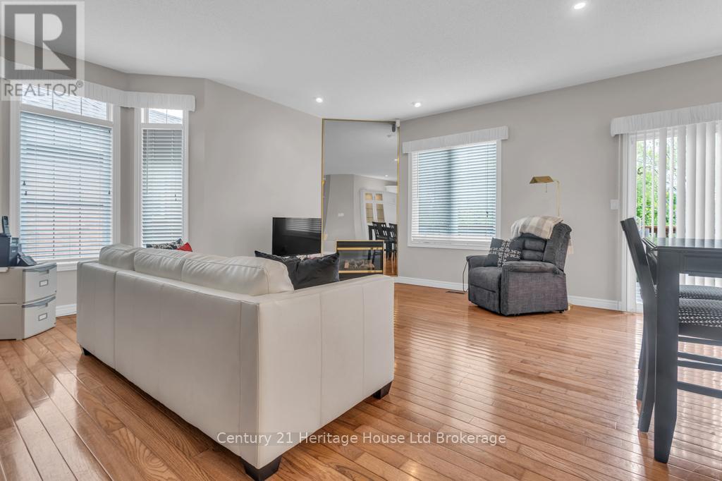 137 Ferguson Drive, Woodstock (Woodstock - South), Ontario  N4V 1H4 - Photo 6 - X13188392