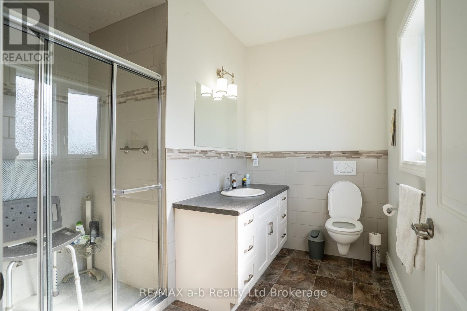 220 Poldon Drive, Norwich (Norwich Town), Ontario  N0J 1P0 - Photo 19 - X13196116