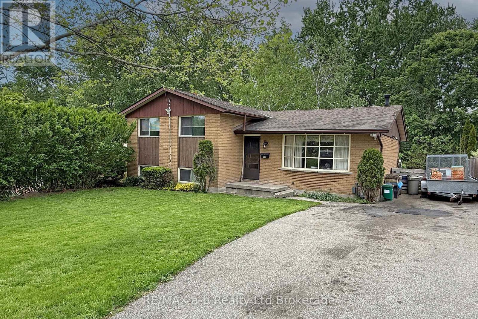 213 Belgrave Street, Woodstock (Woodstock - North), Ontario  N4S 7K1 - Photo 2 - X13206606
