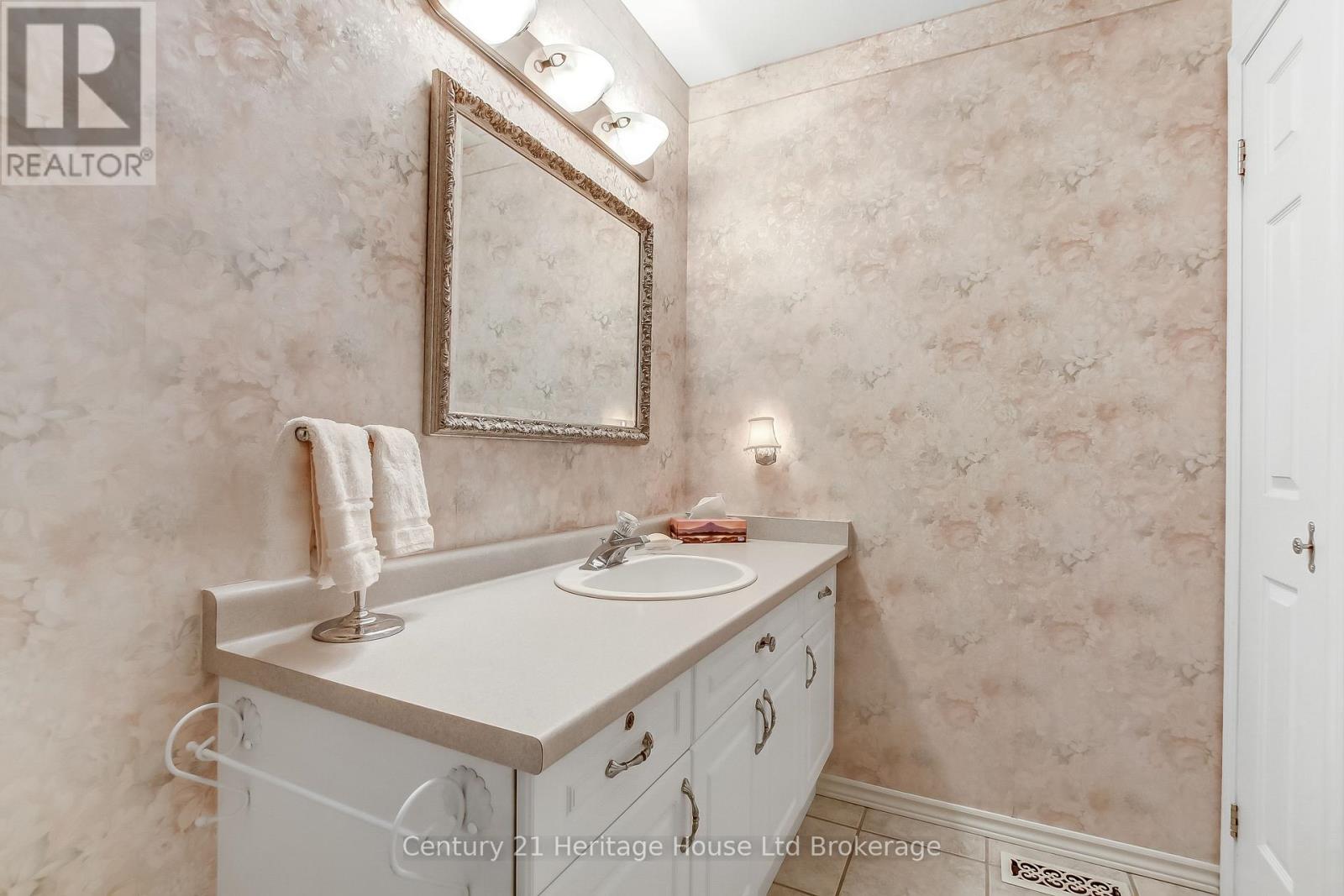 54 - 19 Hanlon Place, Brant (Paris), Ontario  N3L 4E7 - Photo 15 - X13208784