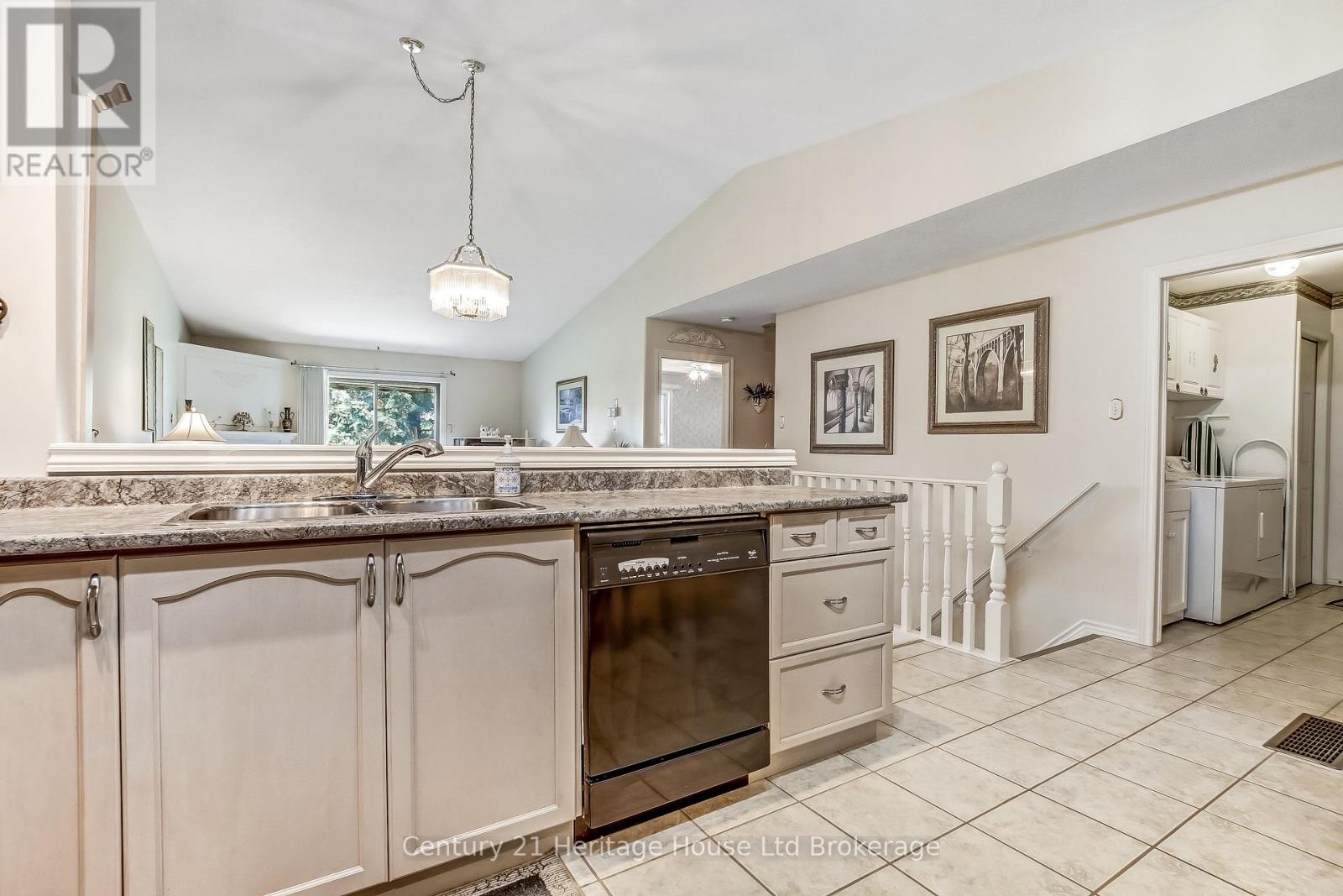 54 - 19 Hanlon Place, Brant (Paris), Ontario  N3L 4E7 - Photo 7 - X13208784