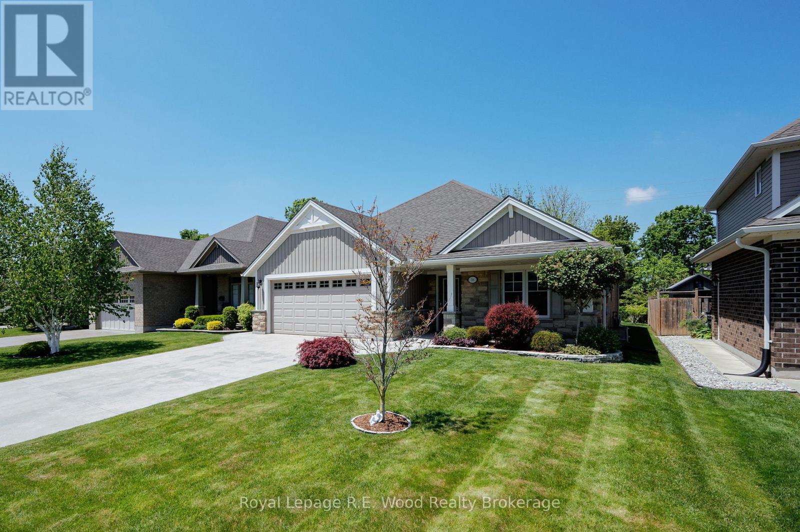 16 Colin Avenue, Tillsonburg, Ontario  N4G 0E5 - Photo 2 - X13210240