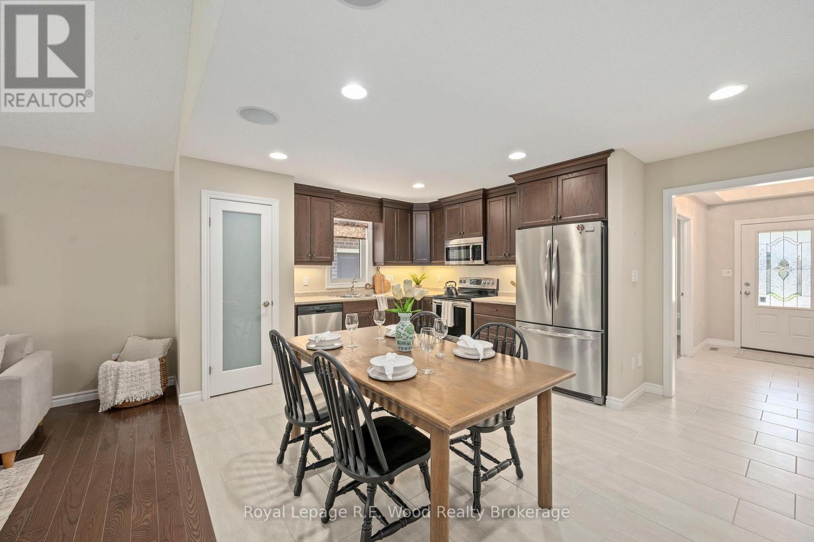16 Colin Avenue, Tillsonburg, Ontario  N4G 0E5 - Photo 8 - X13210240