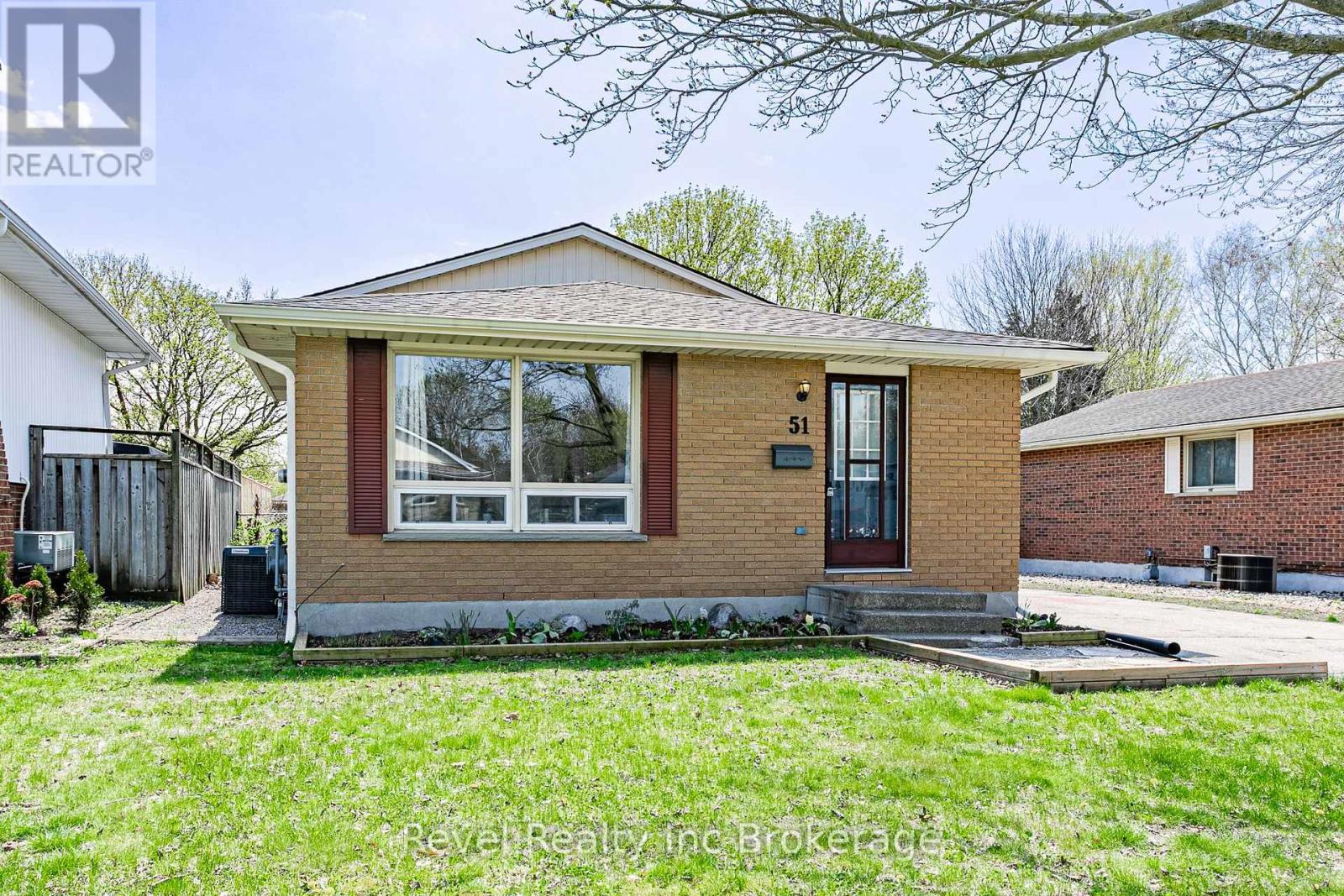 51 Van Norman Drive, Tillsonburg, Ontario  N4G 4S9 - Photo 2 - X13224692