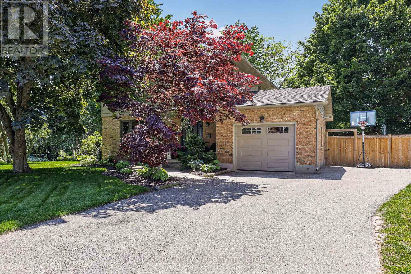 11 Adams Avenue, Tillsonburg, Ontario  N4G 4X3 - Photo 2 - X13229024