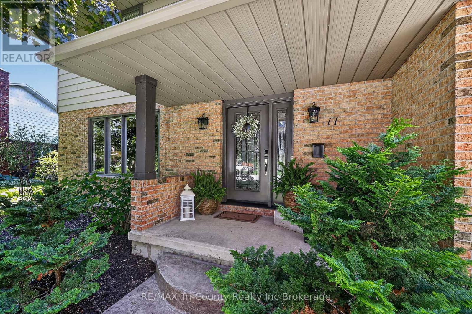 11 Adams Avenue, Tillsonburg, Ontario  N4G 4X3 - Photo 4 - X13229024